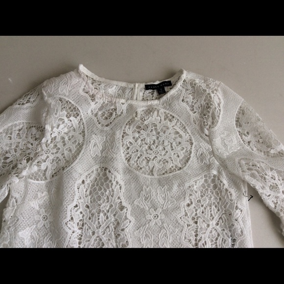 Haute Monde Cut Lace Top - Picture 4 of 8